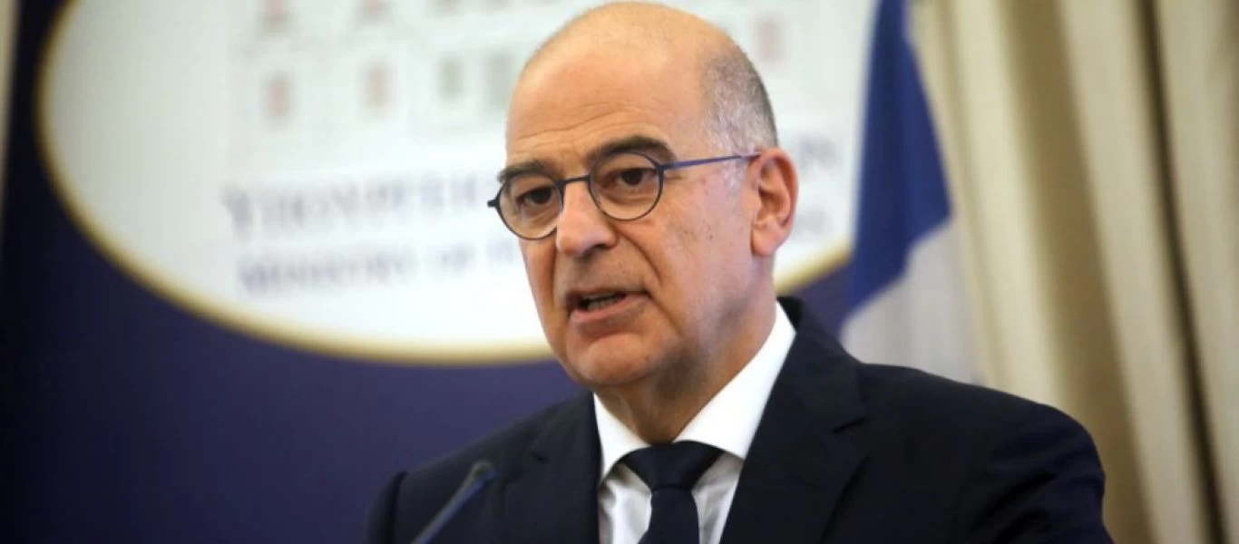 «Ξεφορτώνονται» τα εμβόλια - Ο Νίκος Δένδιας παραδίδει 330.000 εμβόλια ως δωρεά στη Ρουάντα